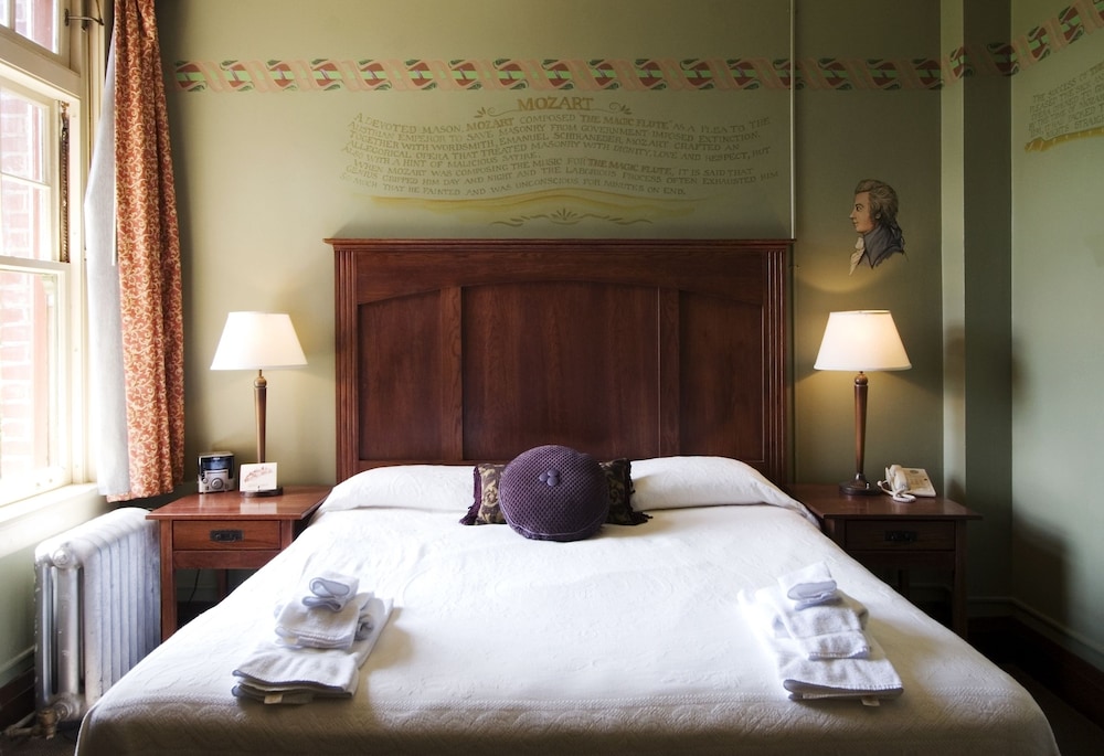 McMenamins Grand Lodge - photo 9