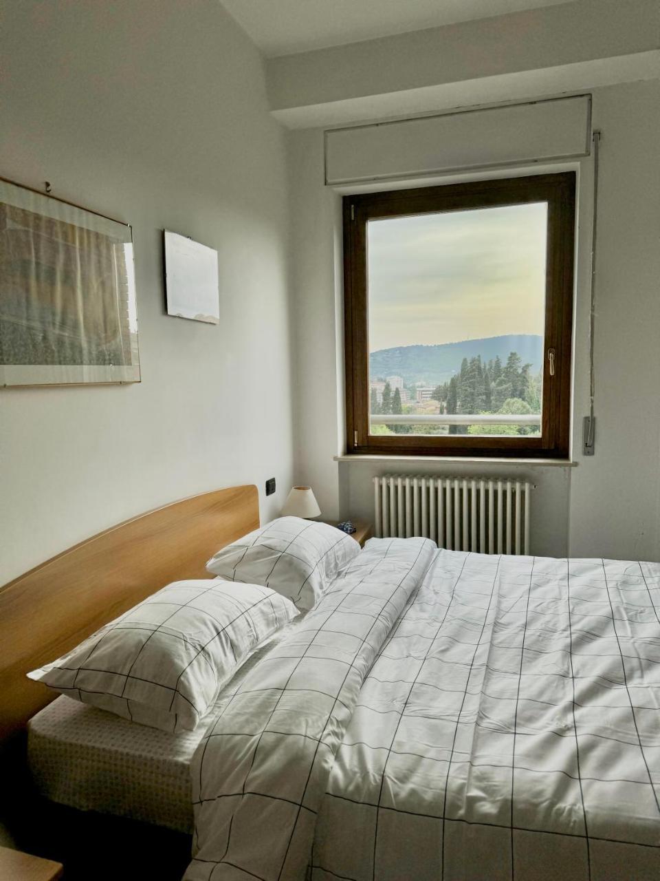 Panoramic King Room with City & Nature Views 2 Min Walk To Minimetro in Perugia, Italy