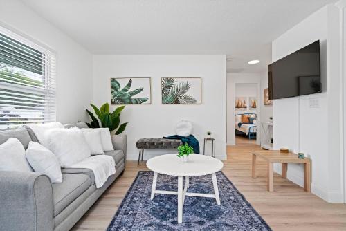 2B2B duplex 10 min to the beach — 4-Star Luxury Hotel in Largo, United States