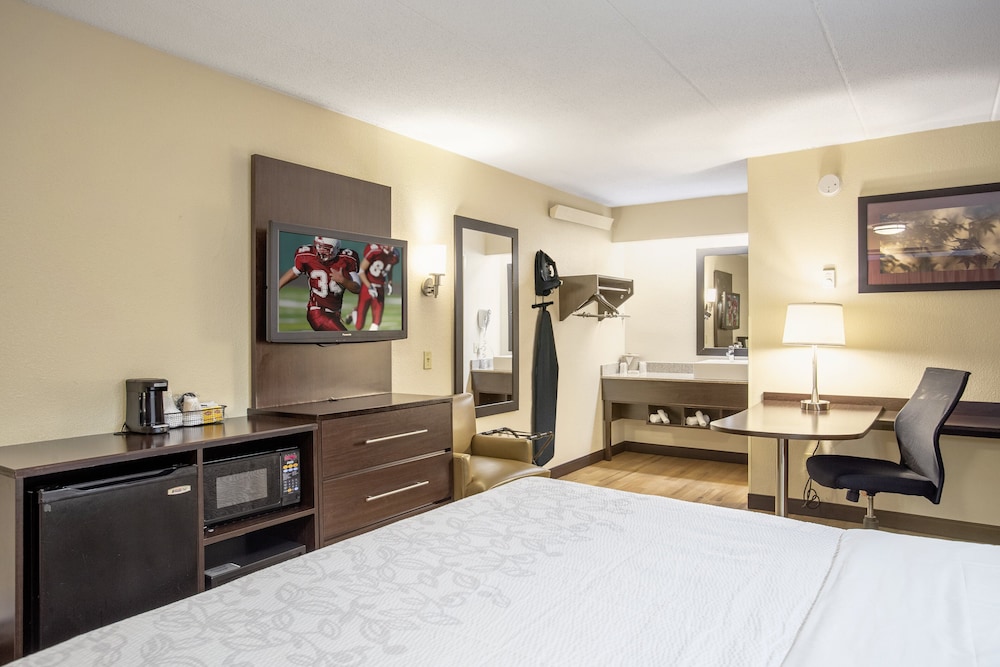 Red Roof Inn PLUS Baltimore North Timonium - photo 9