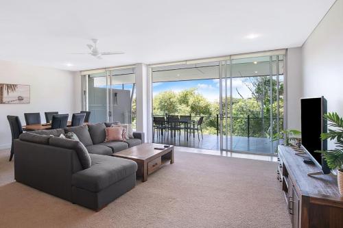 Treetop Horizons Experience Red Hills Local Vibe — 4-Star Luxury Hotel in Brisbane, Australia