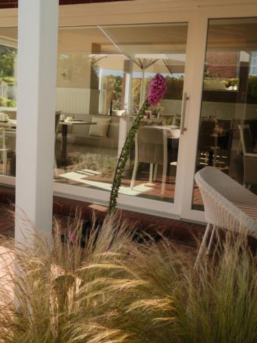 Hotelpension Sanders Hoft Direkt Am Strandaufgang — Juist