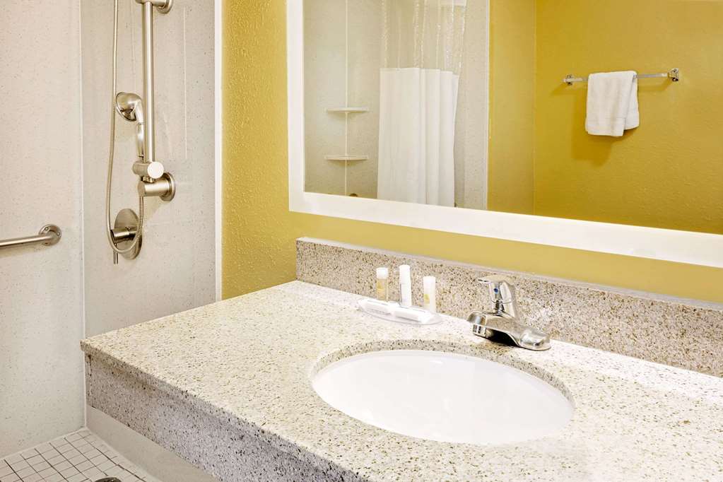 Days Inn by Wyndham Demopolis - photo 9