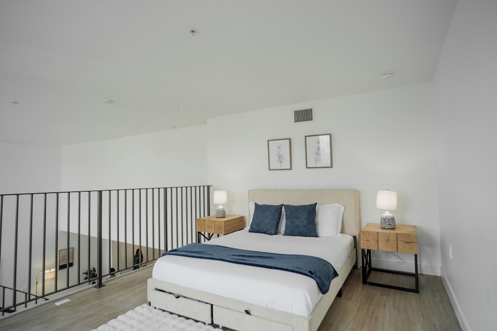 Chic Urban Retreat in Heart of LA - photo 10