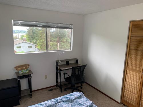 Landscape View Queen Size Room — Redmond