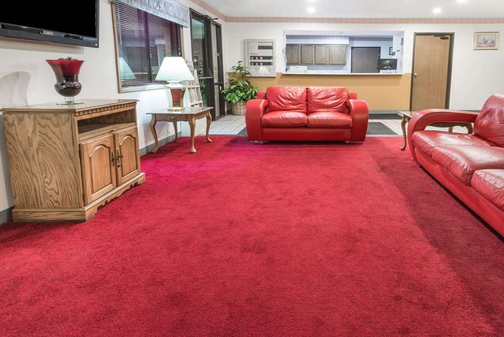 Super 8 by Wyndham Front Royal - photo 3