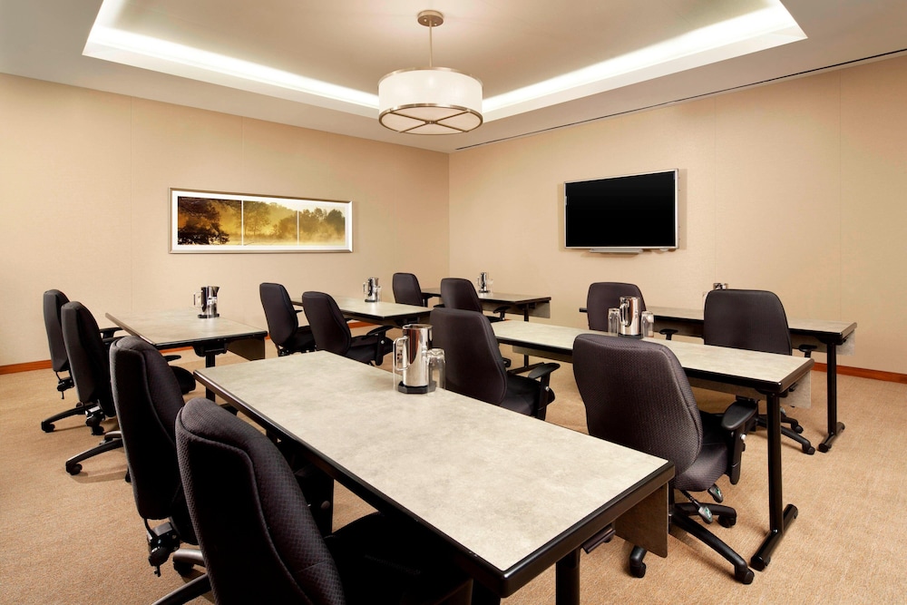 Sheraton Fairplex Suites & Conference Center - photo 35