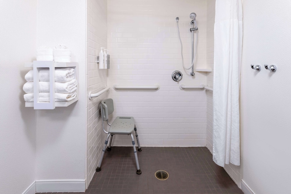 Hampton Inn & Suites Valley Forge Oaks - photo 23