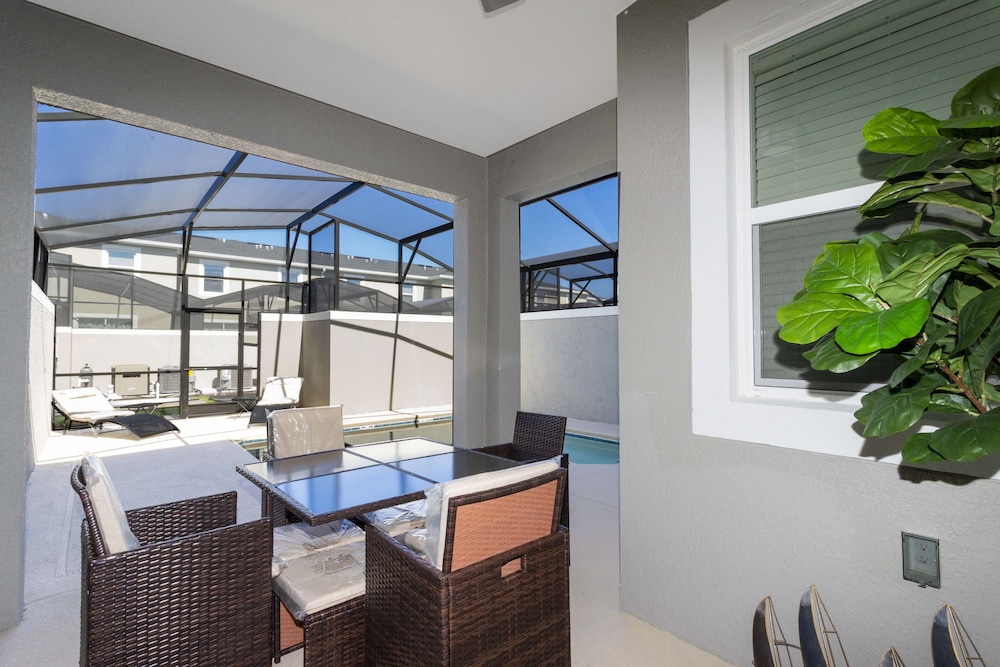 Gorgeous 4Bd Close to Disney w Pool @ Storey Lake 4245 — 4-Star Luxury Hotel in Kissimmee, United States