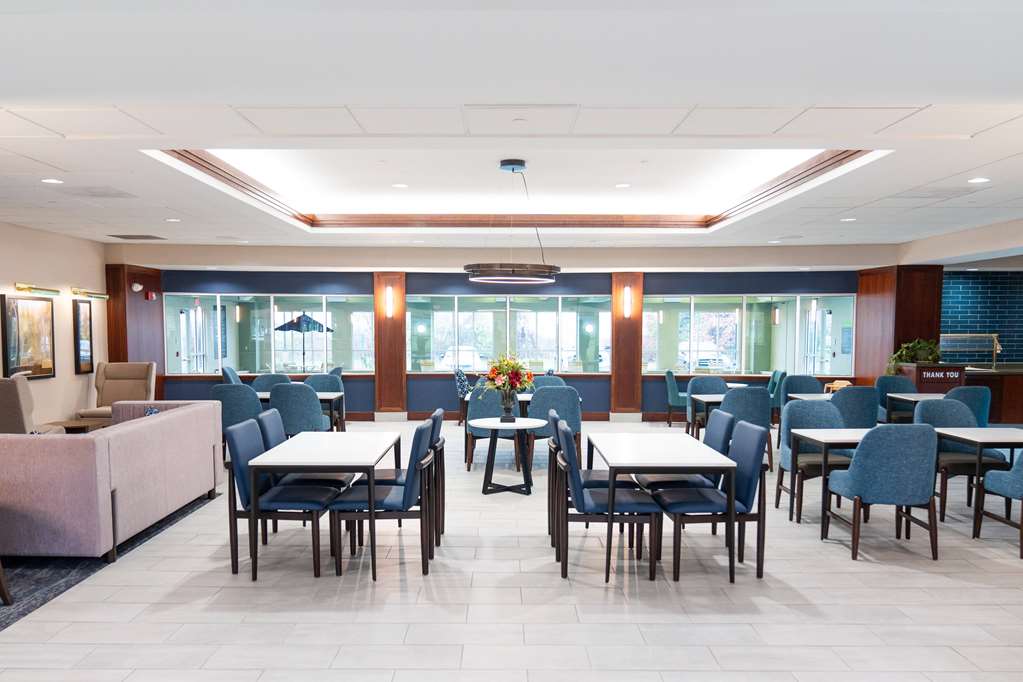 La Quinta Inn & Suites by Wyndham Bannockburn Deerfield - photo 13