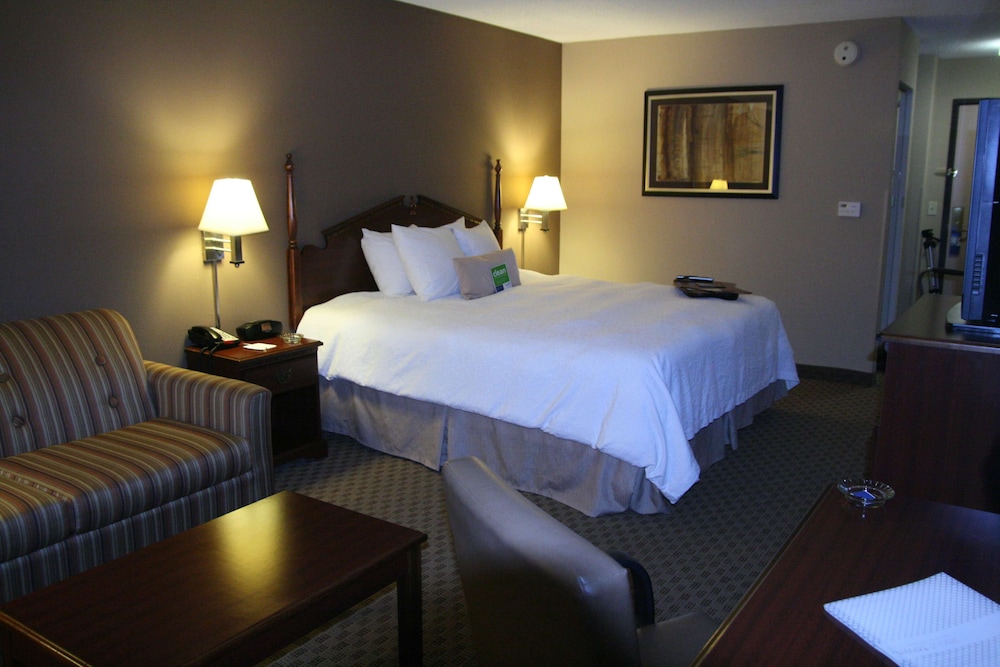 Hampton Inn Olathe - photo 7