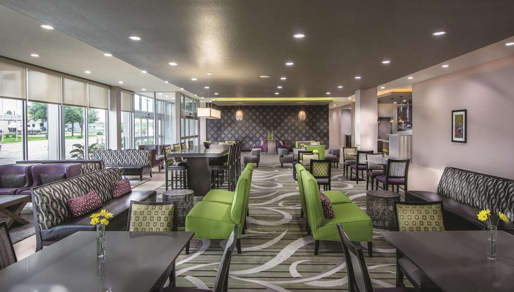 La Quinta Inn & Suites by Wyndham College Station South - photo 12