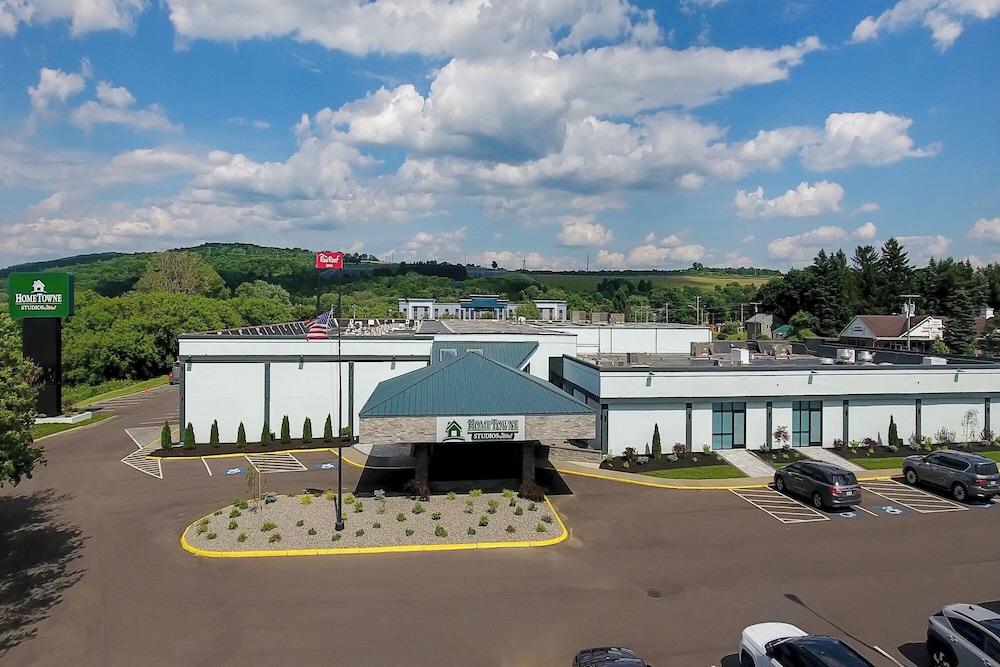 HomeTowne Studios by Red Roof & Conference Center Cortland - photo 44