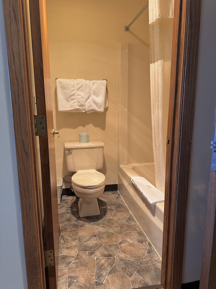 Wrangler Inn - photo 12