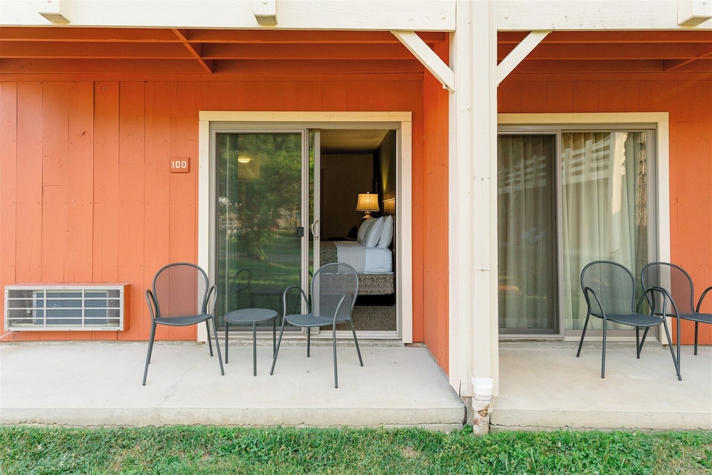 Brown County Inn - photo 16