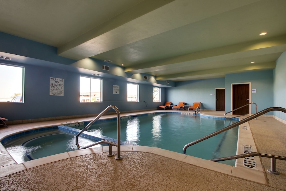 Holiday Inn Express Hotel & Suites Vernon College Area by IHG - photo 37