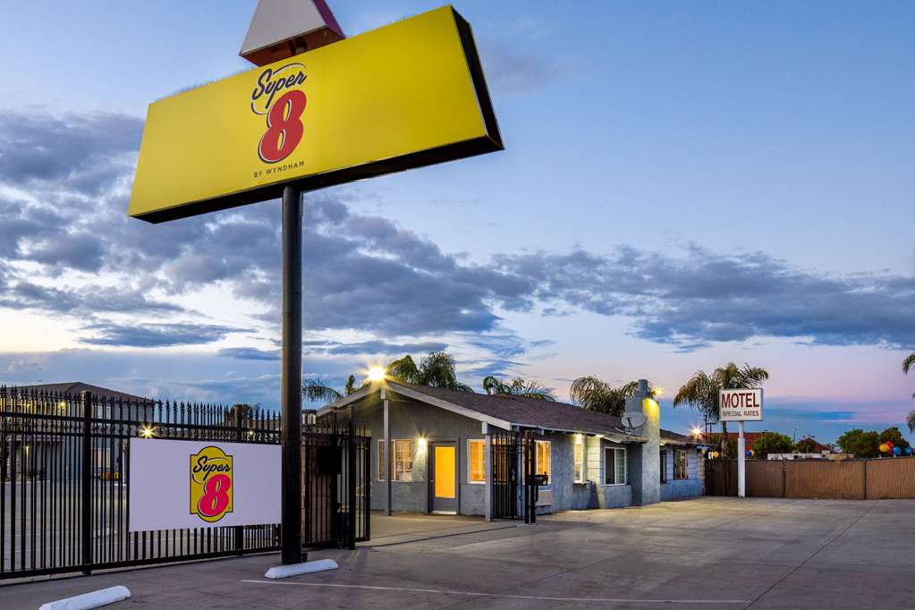 Super 8 by Wyndham Bakersfield CA - photo 6