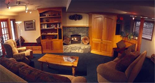 Cedar Springs B & B Lodge — 4-Star Luxury Hotel in Whistler, Canada