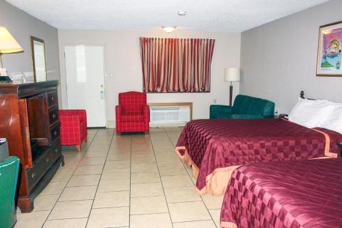 Toledo Town Inn - photo 6