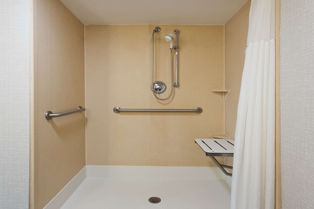Hampton Inn & Suites Lanett West Point - photo 20