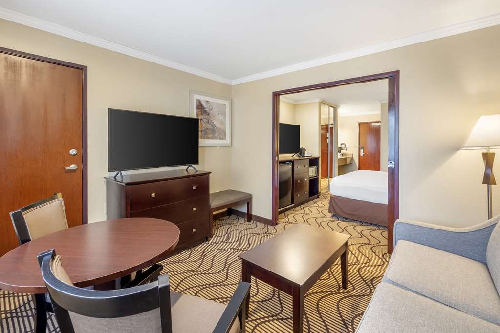 Best Western Plus Orchid Hotel & Suites - photo 40