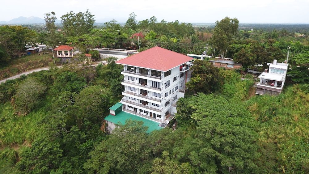 Stellar Potter’s Ridge in Laurel, Philippines