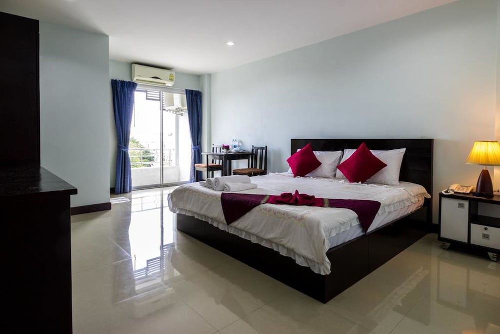 Raya Rawai Place - carbon neutral hotel in Rawai