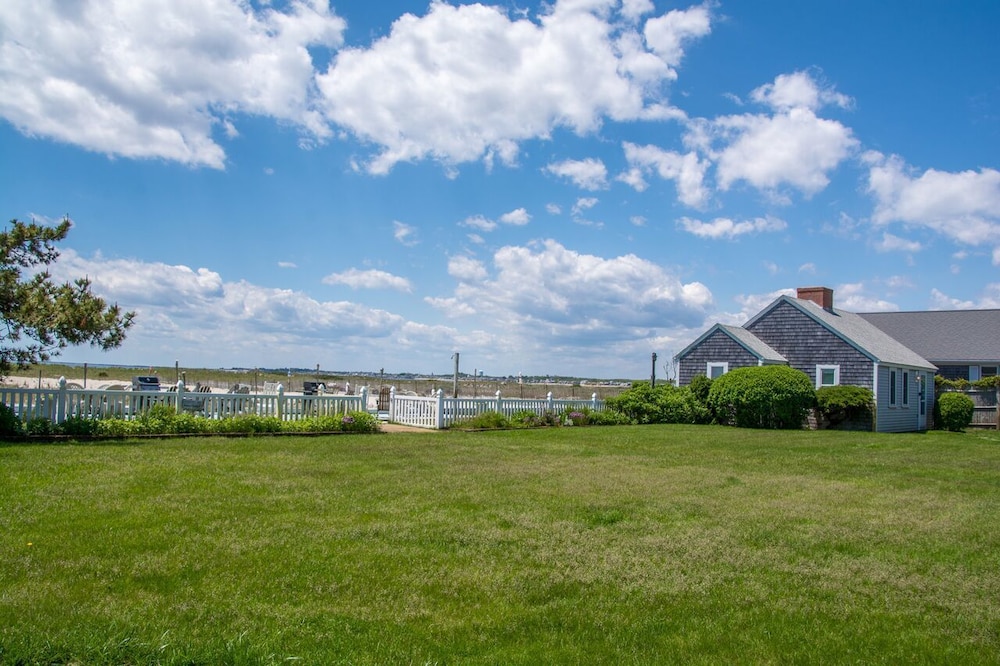 East Harbour Motel and Cottages - photo 52