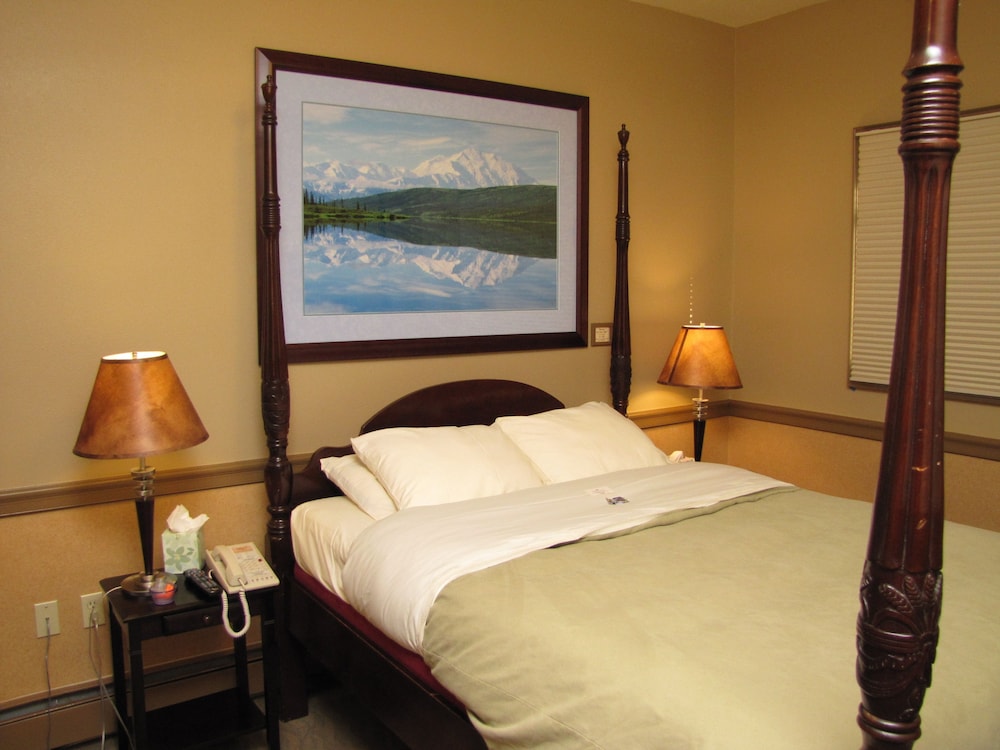 Copper Whale Inn — Anchorage — photo 4