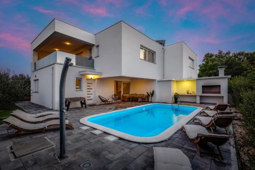 Villa Loreta — 4-Star Luxury Hotel in Vodice, Croatia