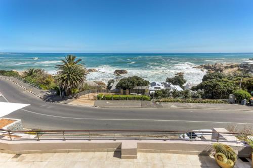 Bakoven Sunsets Luxury Apt with sea views & pool
