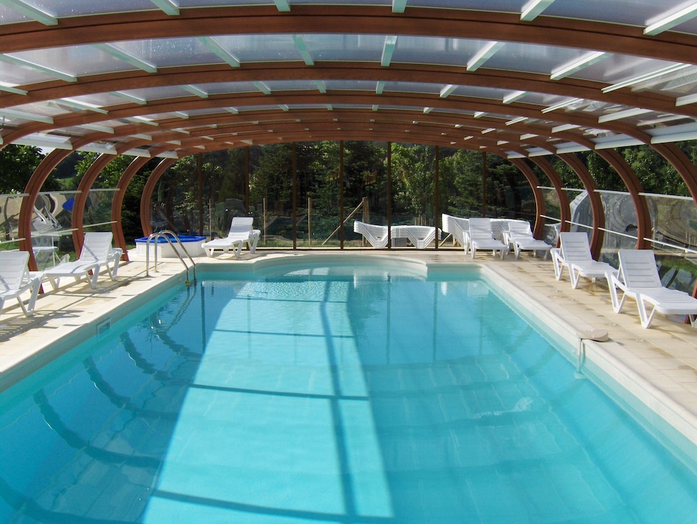 Le Village des Monédières pet-friendly hotel Chamberet