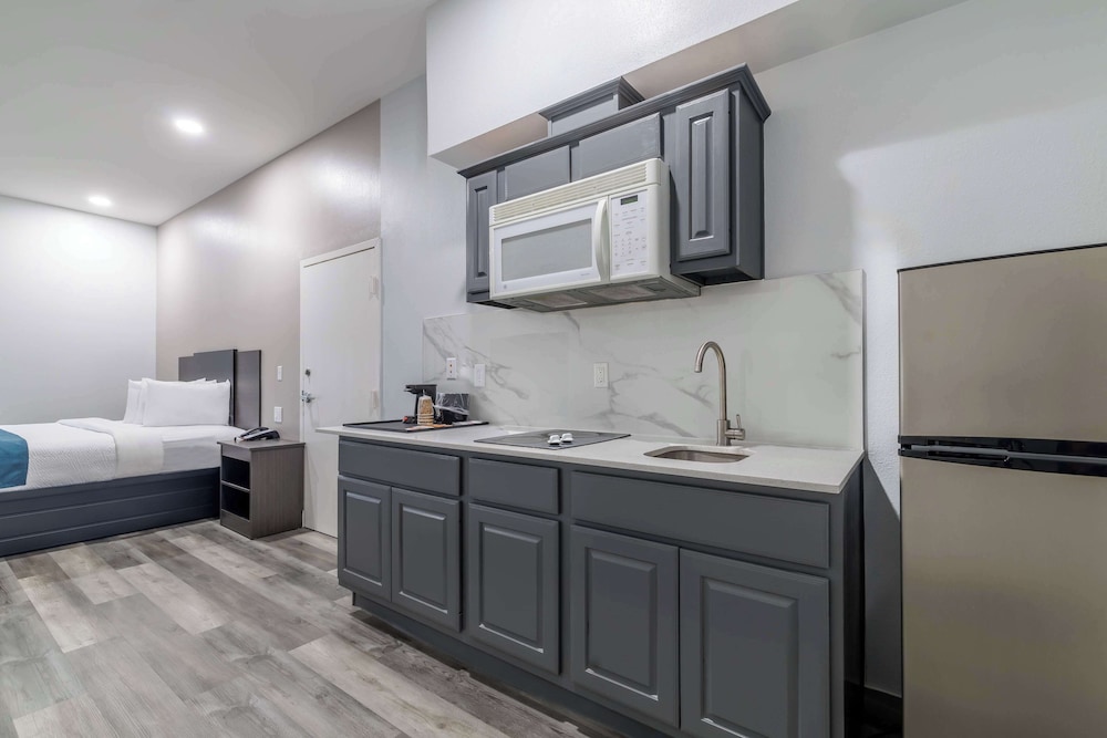 Studio 6 Suites Brenham TX - photo 26
