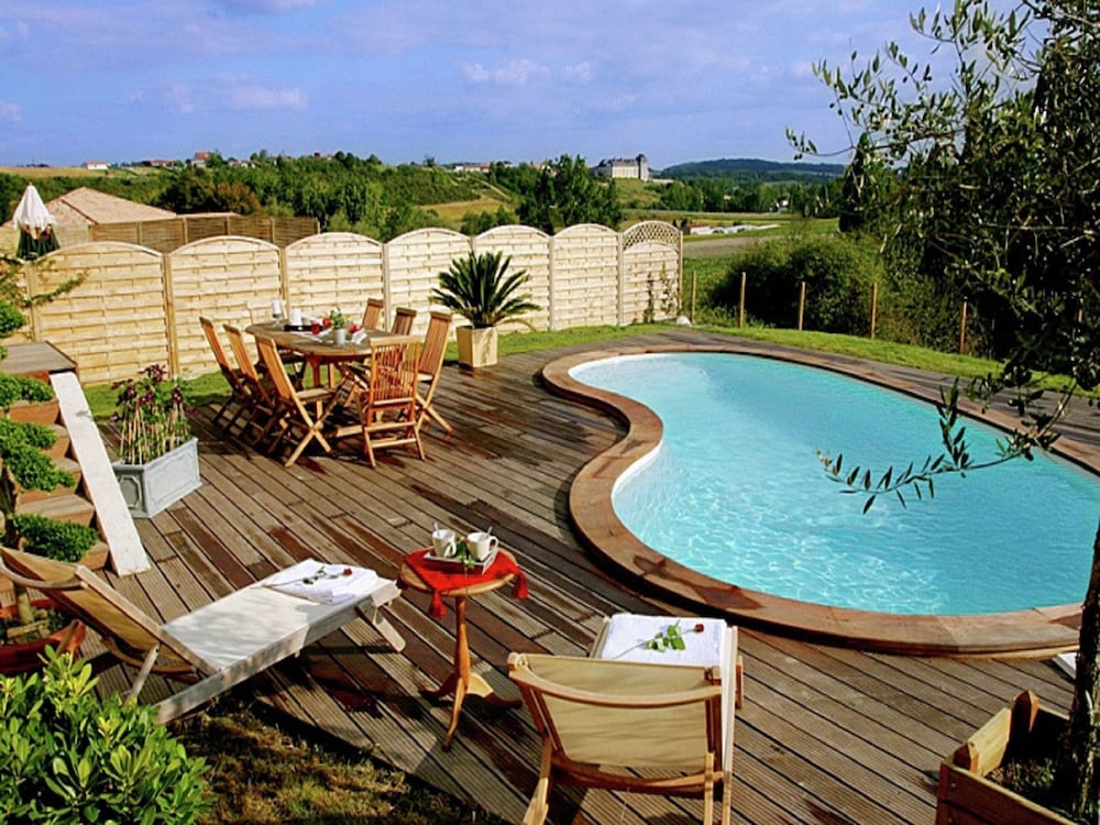 Villa in France With Private Pool & Garden — 4-Star Luxury Hotel in Chalais, France
