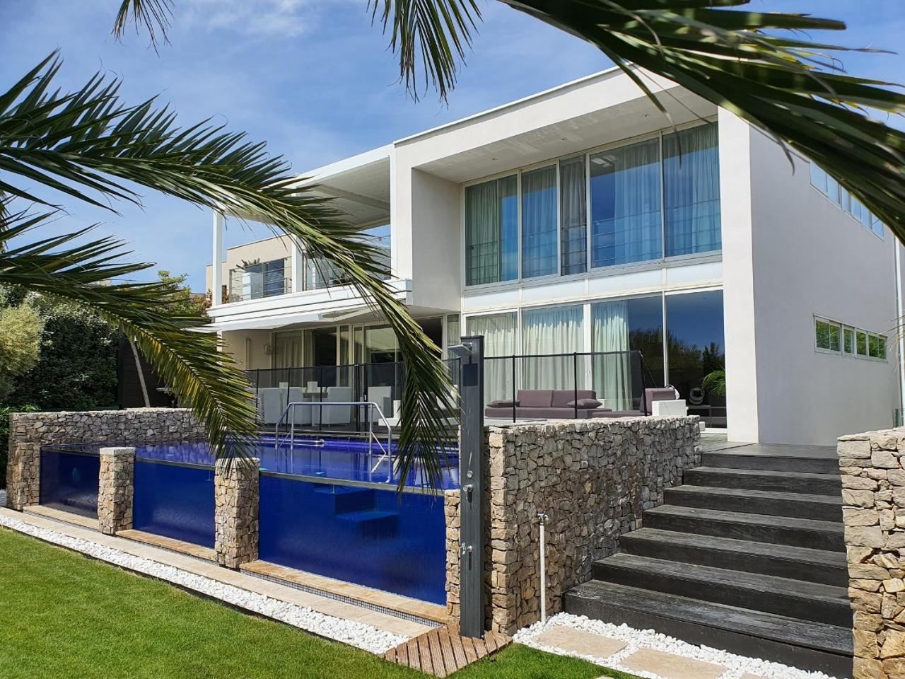 Villa Emerald — 5-Star Luxury Hotel in Sete, France