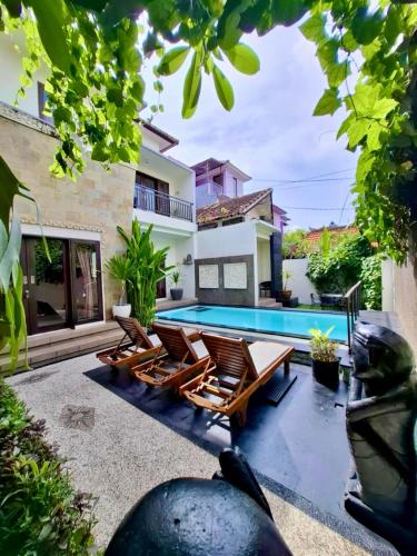 Pondok DEWI Villa LEGIAN 6 Bedroom Villa Great Location — 4-Star Luxury Hotel in Legian, Indonesia