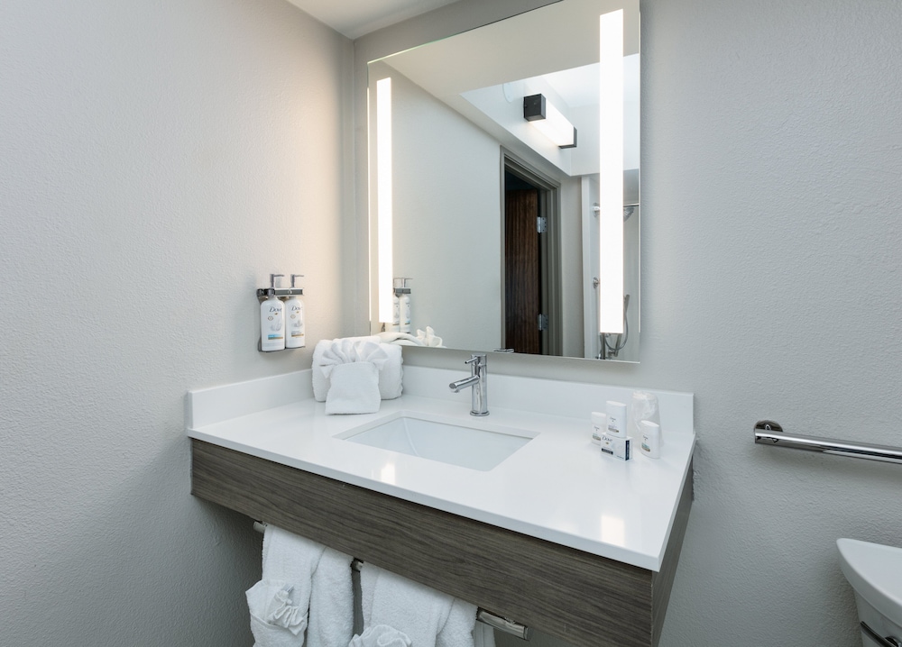 Holiday Inn Express & Suites Dallas Park Central Northeast by IHG - photo 17