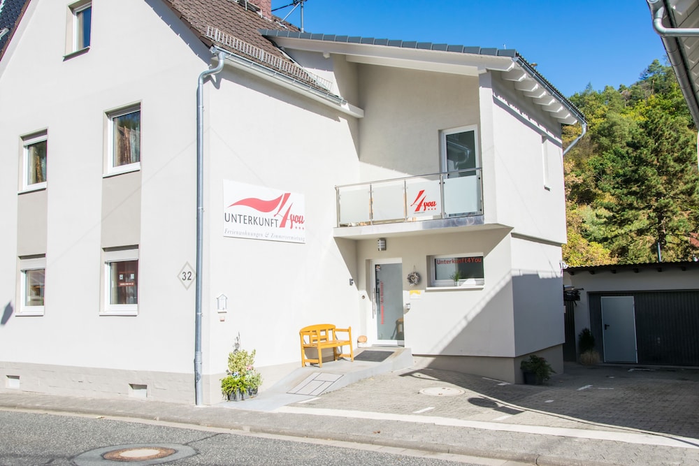 Unterkunft4you Ferienhaus Am Schloss — hotel in Usingen