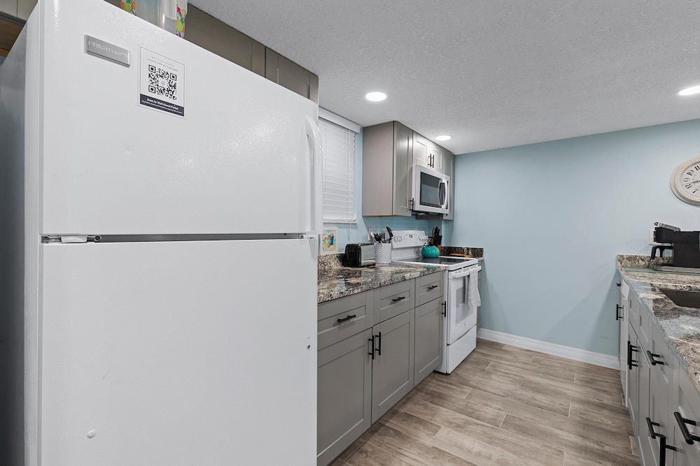 Coronado Towers 703 - photo 6