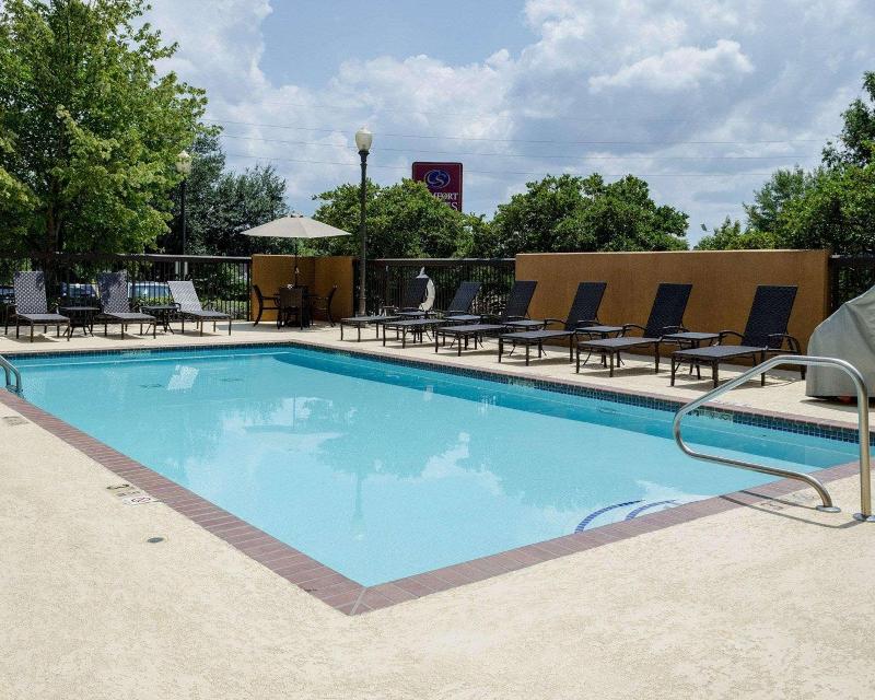 Russell Inn and Suites - photo 22