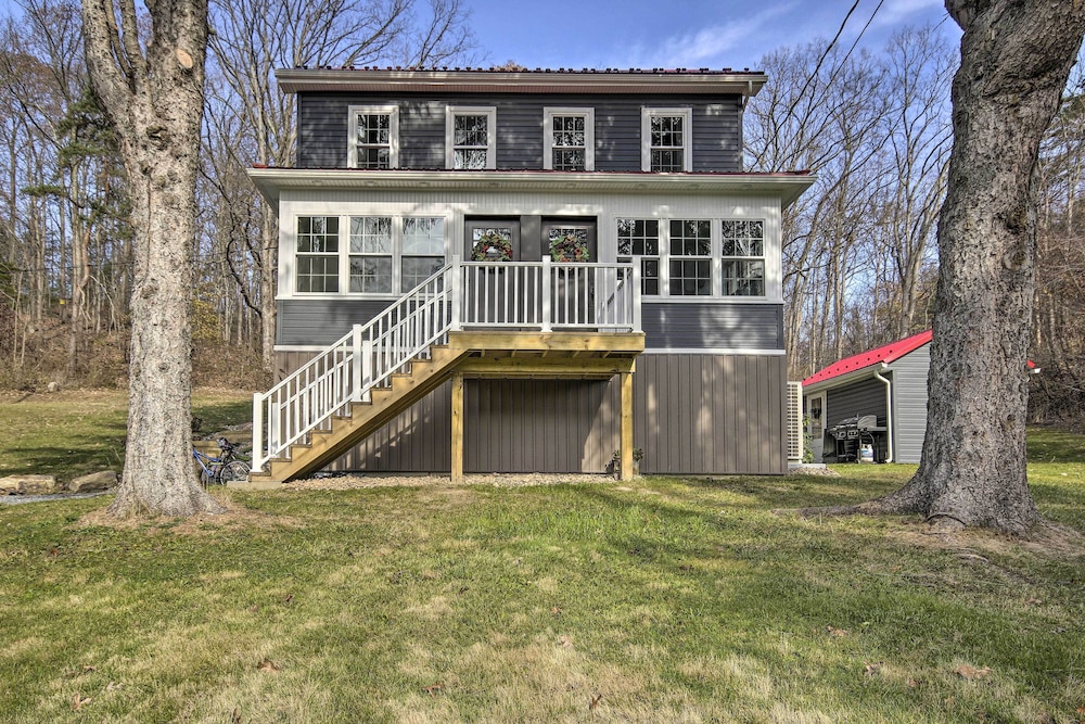 Quiet Escape with Hot Tub 5 Miles to Raystown Lake pet-friendly hotel Roaring Spring