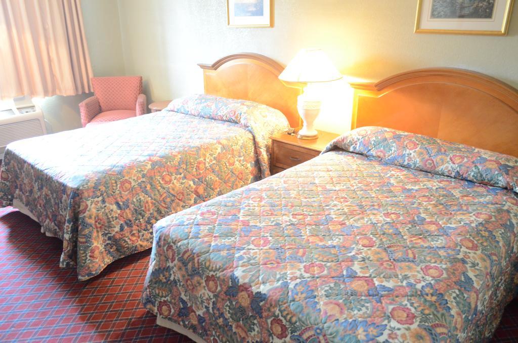 Red Carpet Inn Hornwood Drive - photo 6