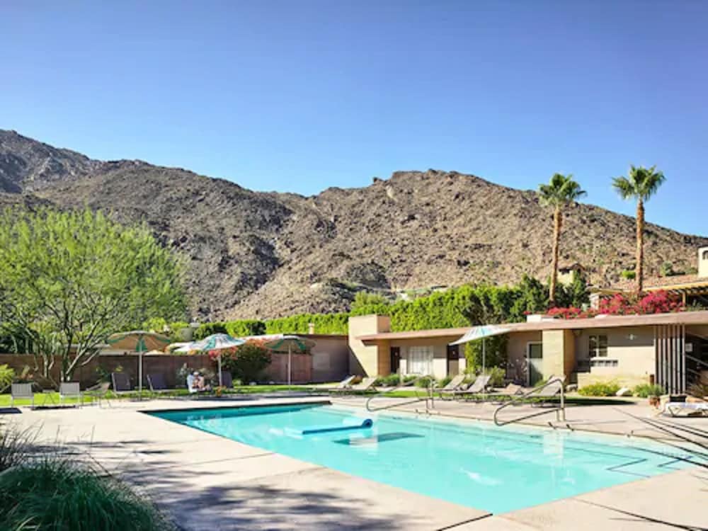 The Hideaway 21 and Over a Town and Desert Boutique Hotel - photo 10