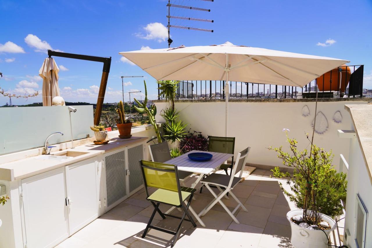 Casetta Bouganville Con Terrazza Panoramica in Ostuni, Italy