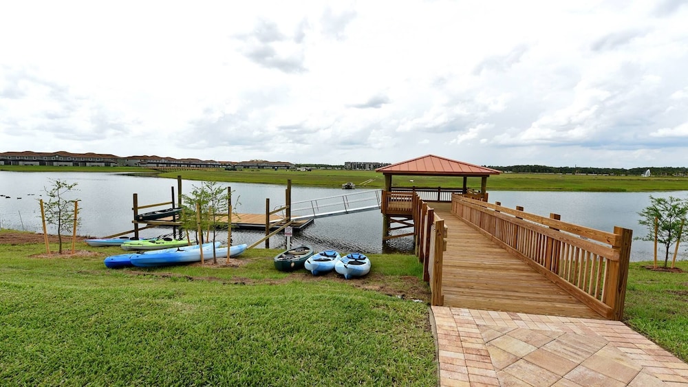 4BR Tropical Storey Lake Townhome Private Pool - photo 32