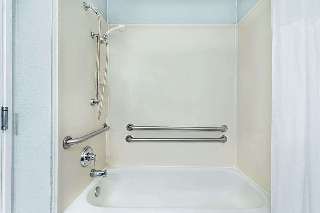 Days Inn & Suites by Wyndham Dallas - photo 8