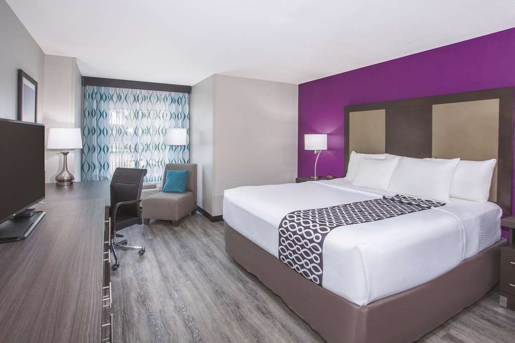 La Quinta Inn & Suites by Wyndham Effingham - photo 16