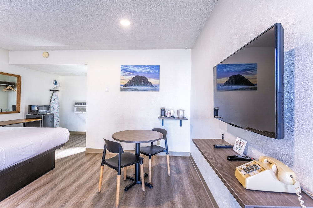 Coastal Breeze Inn - photo 15