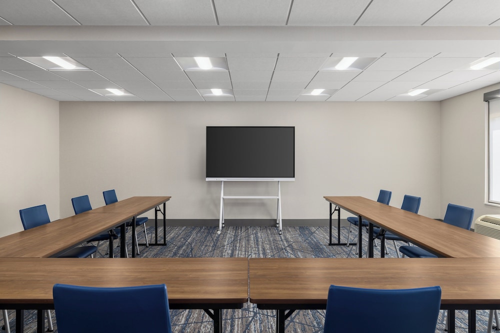 Holiday Inn Express Fayetteville Fort Bragg by IHG - photo 35