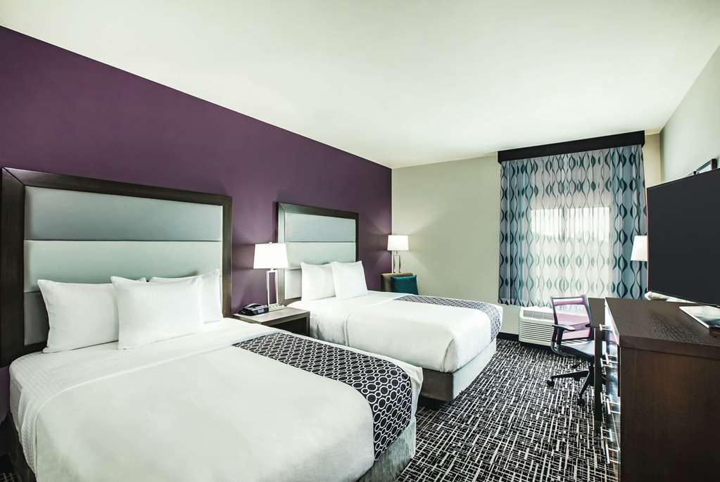La Quinta Inn & Suites by Wyndham McAllen La Plaza Mall - photo 22
